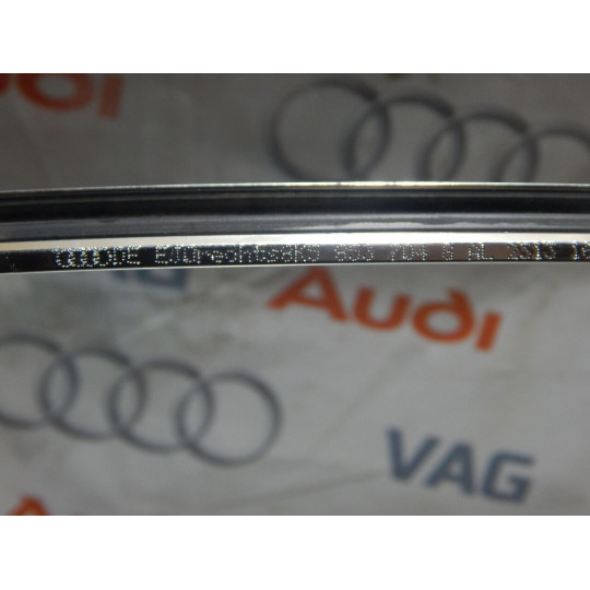 Правый молдинг двери AUDI A4 8K5853704G 2009-2012