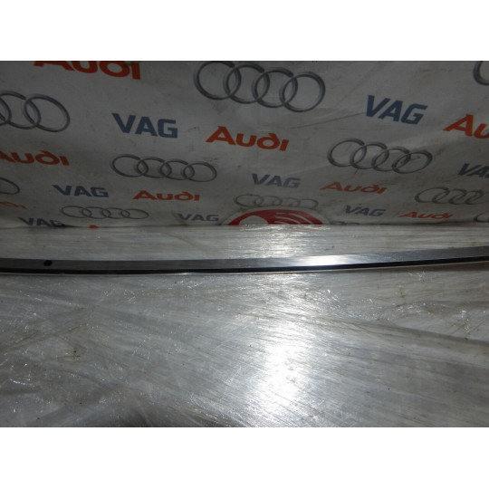 Правый молдинг двери AUDI A4 8K5853704G 2009-2012