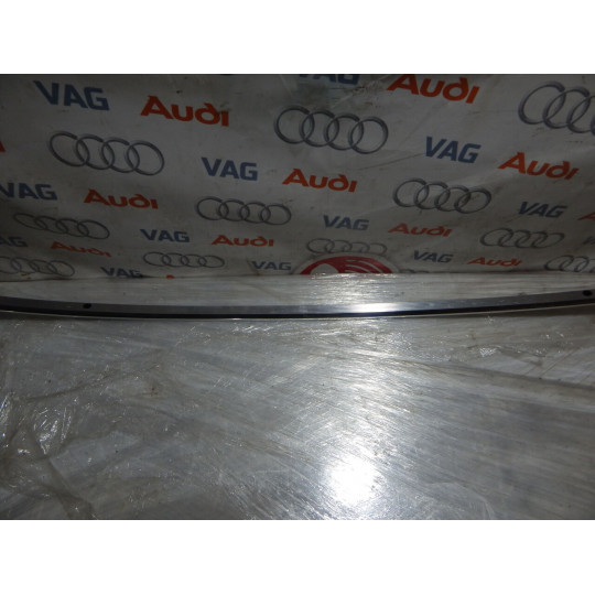 Правый молдинг двери AUDI A4 8K5853704E 2009-2012