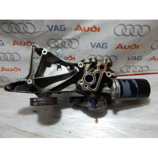 Кронштейн генератора и компрессора AUDI A4 06H903143H 2008-2016