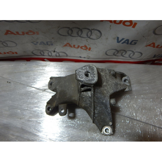 Кронштейн подушки двигателя AUDI A4 8K0199308BE 2008-2017