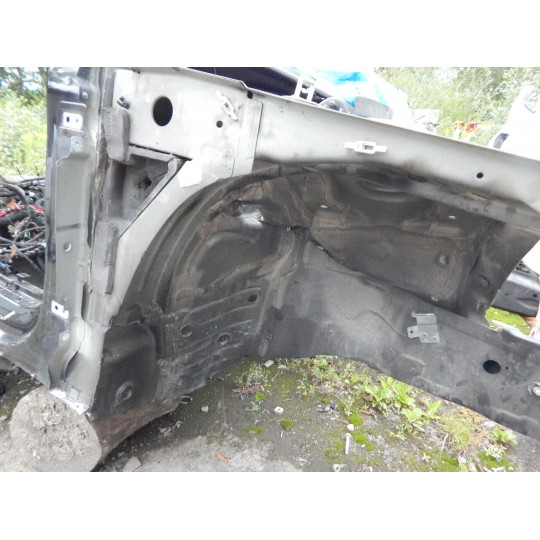 Чверть передня права AUDI Q5 колір Y9T 8R0809840 2008-2016