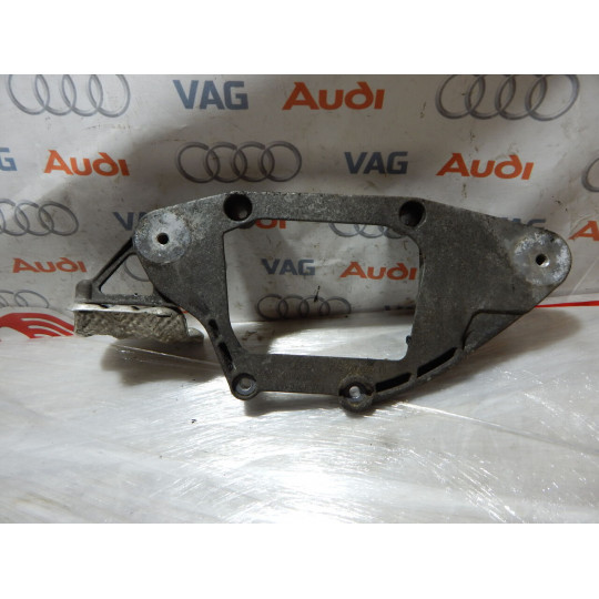 Кронштейн редуктора AUDI A4 8K0599287J 2011-2017