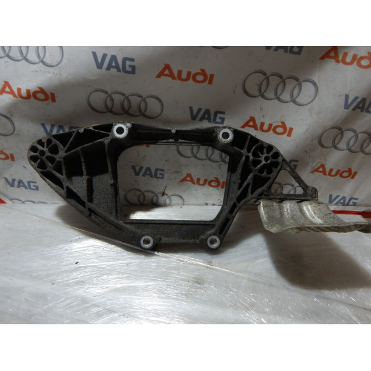 Кронштейн редуктора AUDI A4 8K0599287J 2011-2017