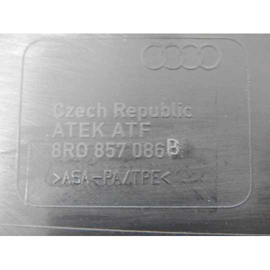 Накладка торпеды правая AUDI Q5 8R0857086B 2008-2016