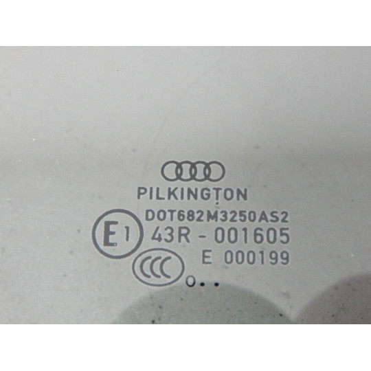 Стекло передней правой двери 2010 год AUDI A4 8K0845202D 2009-2012