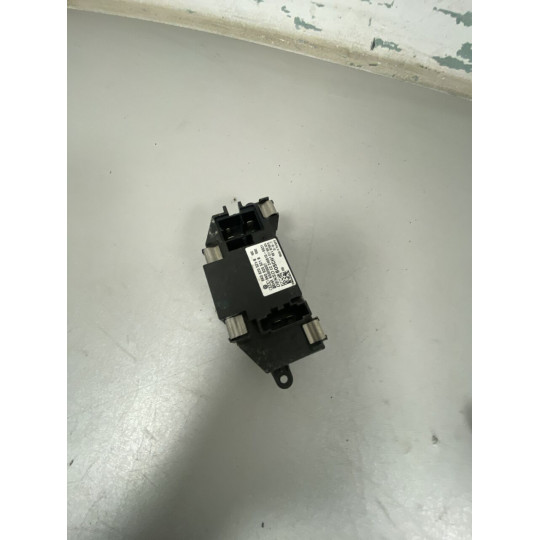 Резистор вентилятора печки AUDI A4 8K0820521B 2008-2016