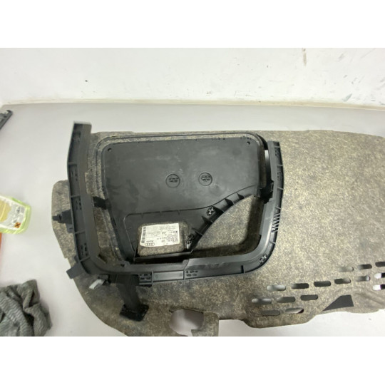 Обшивка левого багажника AUDI A4 8K5863887 2008-2016