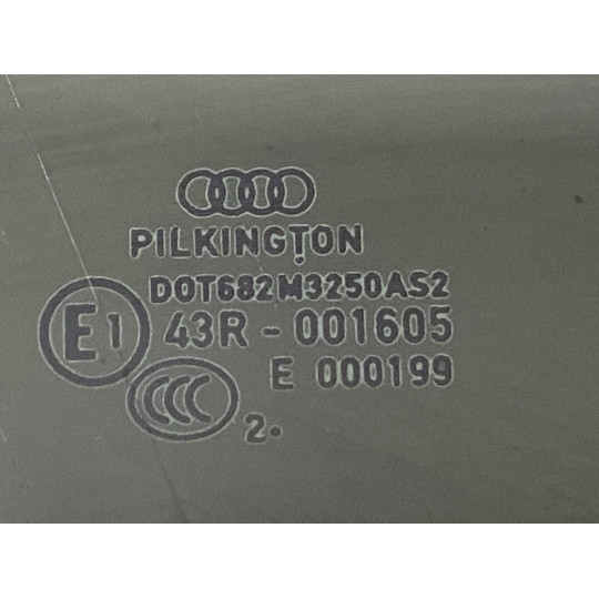 Стекло передней правой двери 2012 год AUDI A4 8K0845202D