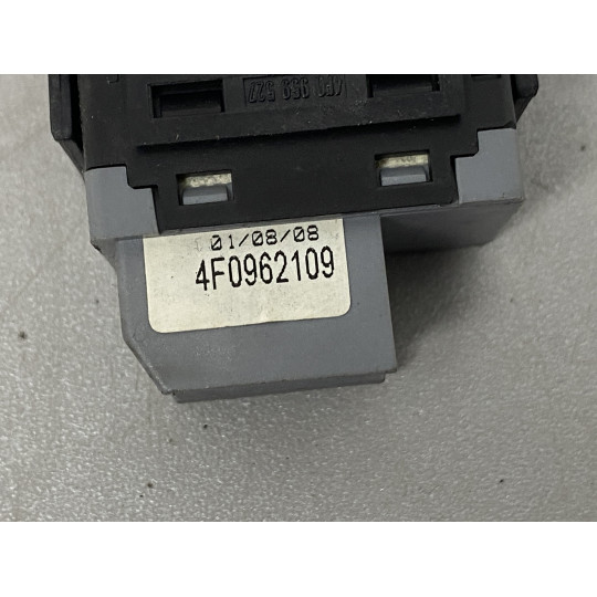 Кнопка сигнализации AUDI A4 4F0962109