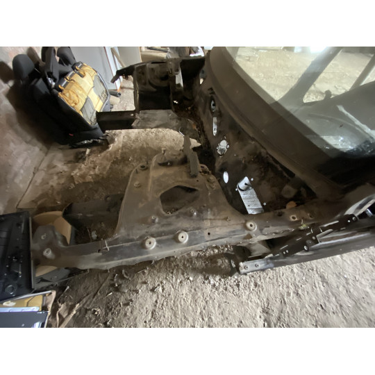 Передняя левая четверть AUDI A4 цвет 4U 8K0802755 2008-2016