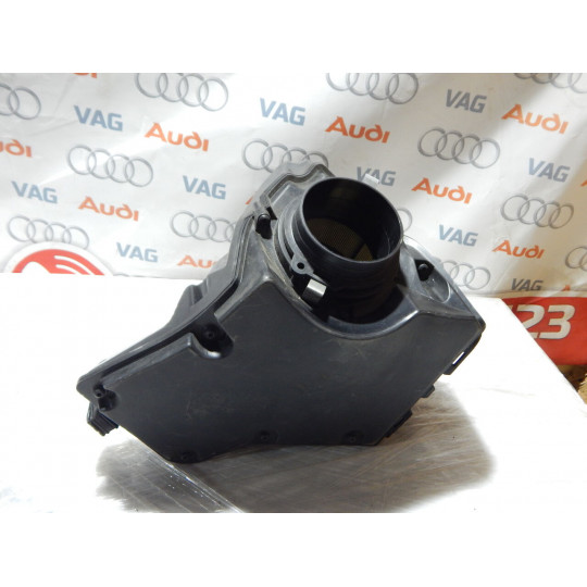 Корпус повітряного фільтра 3.0 TFSI AUDI A4 8K0133835BF 2008