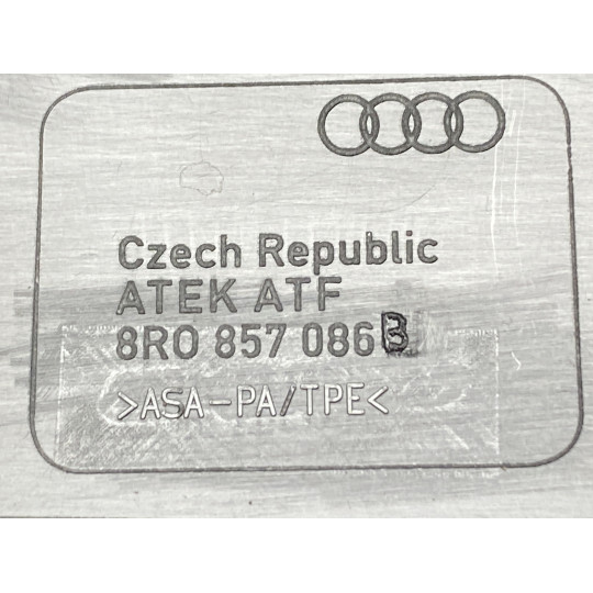 Накладка торпеды правая AUDI Q5 8R0857086B 2008-2016