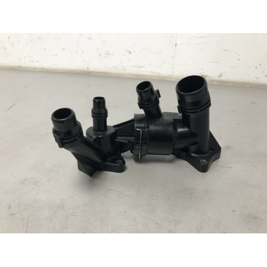 Корпус з термостатом B57D 3.0 Disel BMW 5 G30 11538576289 2017-