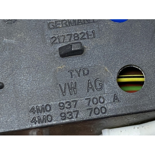 Роз'єм AUDI A4 4M0937700A 2008-2022