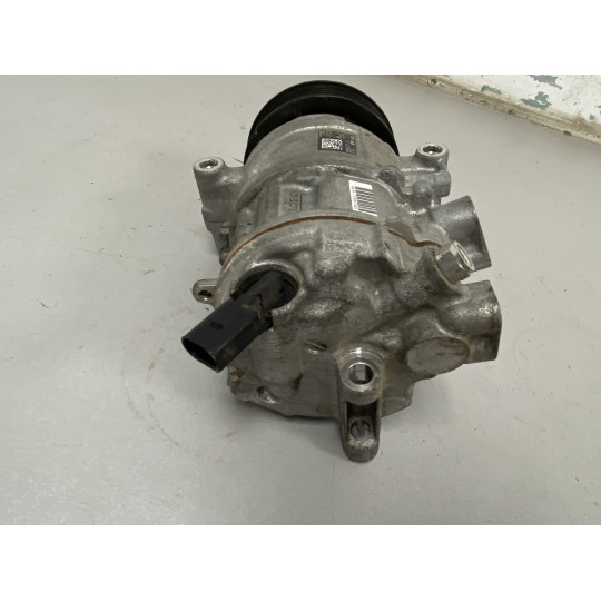 Компрессор кондиционера AUDI A4 4M0816803 2016-2022