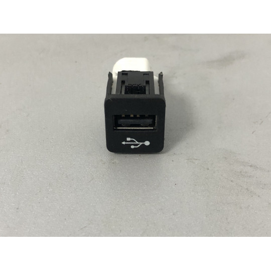 Гніздо USB BMW 3 G20 84109229294 2019-