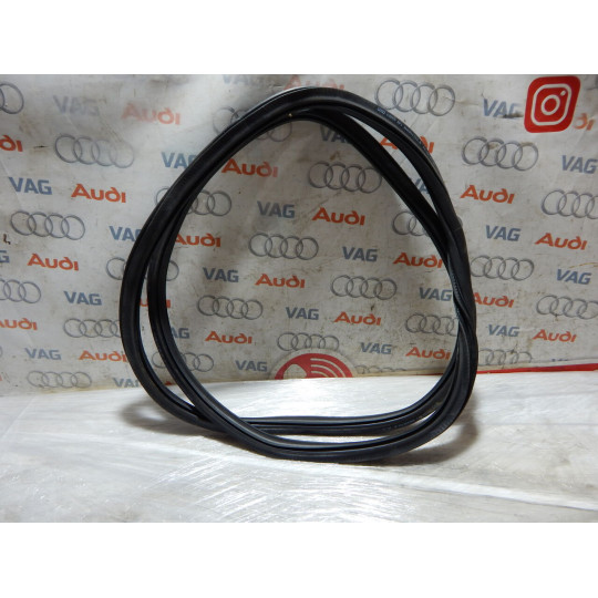 Ущільнювач передніх дверей AUDI A4 8W0831721B 2016-2022