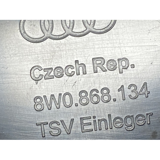 Накладка кишеньки дверей AUDI A4 8W0868134 2016-2022