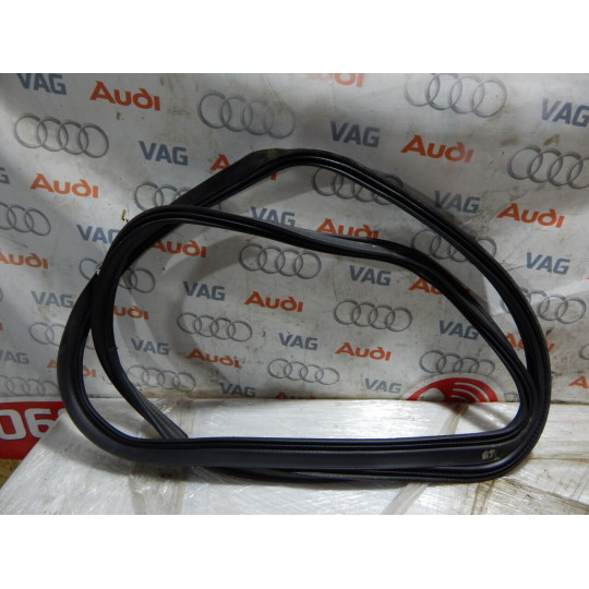 Уплотнитель крышки багажника AUDI A6 4G5827705D 2011-2018