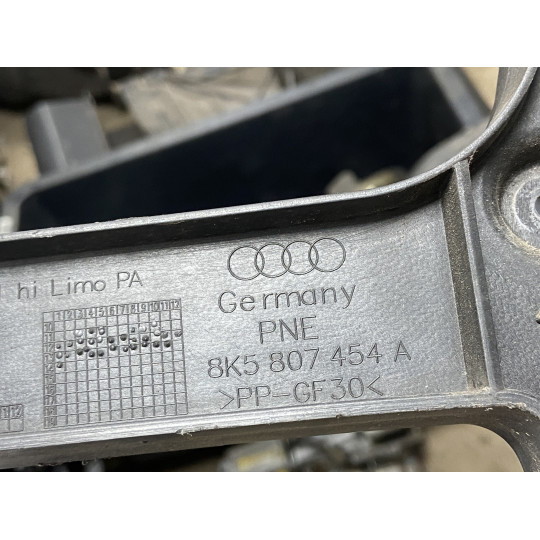 Кріплення заднього бампера праве AUDI A4 8K5807454A 2008-2016