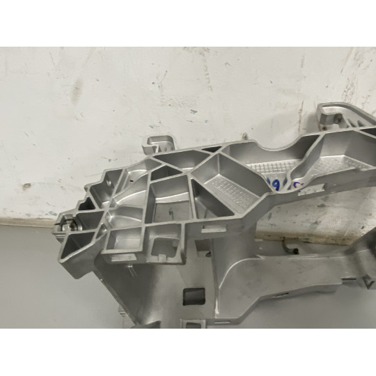 Кронштейн підлокітника AUDI Q8 4M8864283 2018-2022