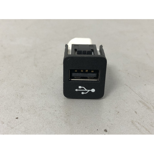 Гніздо USB BMW X3 G01 84109229294 2017-