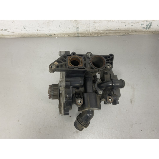 Водяной насос 2.0 TFSI AUDI A4 06L121111J 2016-2022