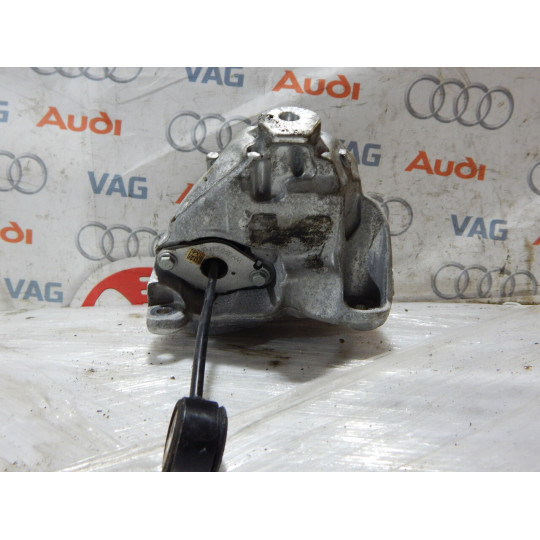 Кронштейн підушки двигуна AUDI A4 4M0199307BN 2016-2021