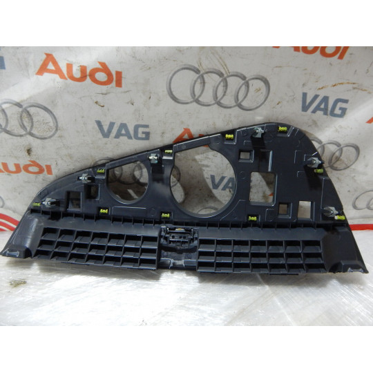 Накладка торпеды AUDI A4 8W1819635B 2016-2021