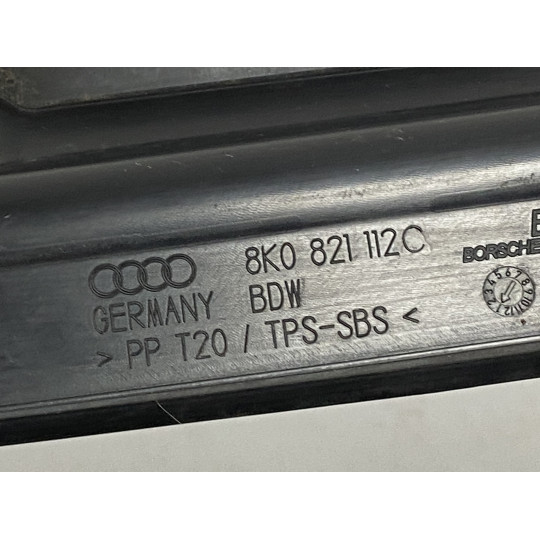 Уплотнитель крыла правого AUDI A4 8K0821112C 2008-2016