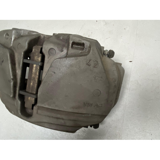 Передний правый тормозной суппорт AUDI A4 8W0615108C 2016-2022