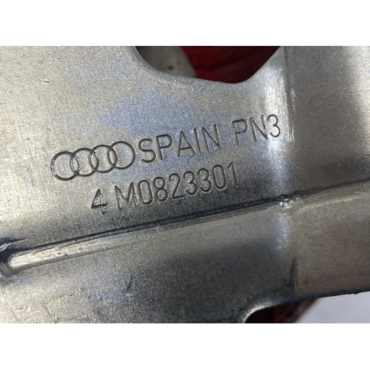 Петля капота левая AUDI Q7 4M0823301 2016-2022