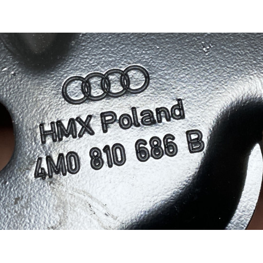 Кронштейн крила AUDI Q7 4M0810686B 2016-2022