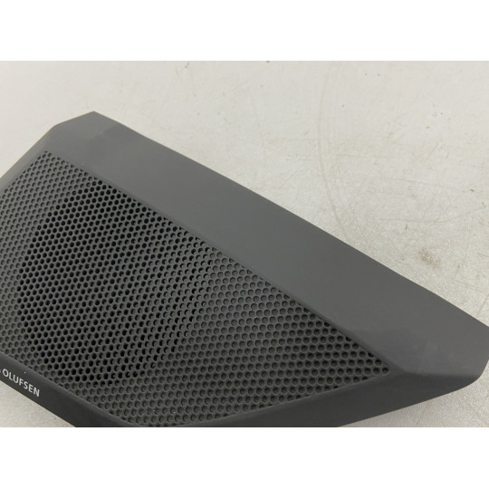 Решетка динамика торпеды BANG & OLUFSEN AUDI Q3 83A857227 2019-