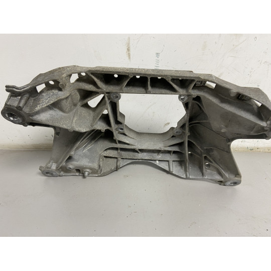 Кронштейн КПП AUDI Q8 4M0399263P 2018-2022