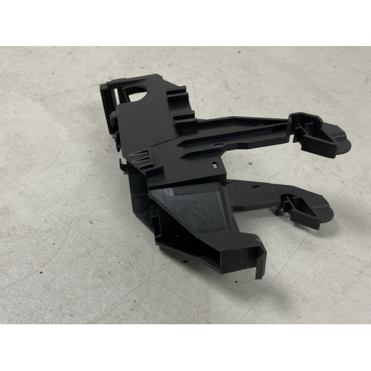 Кронштейн реле AUDI Q8 4M0937545 2018-2022