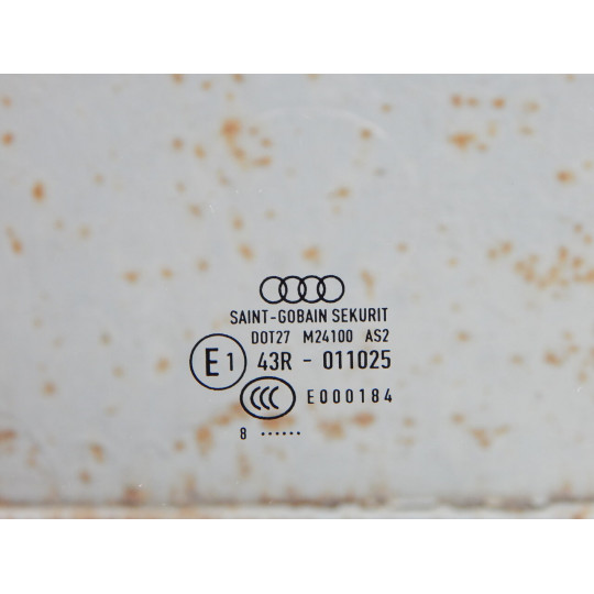 Скло дверей передньої правої 18 рік AUDI A4 8W0845202 2016-2021