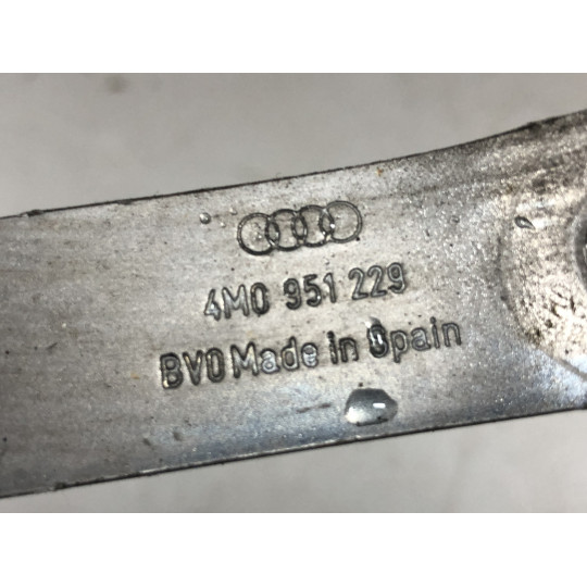 Кронштейн звукового сигналу AUDI Q8 4M0951229 2018-2022