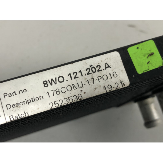 Додатковий радіатор правий AUDI A4 RS4 8W0121202A 2016-2022