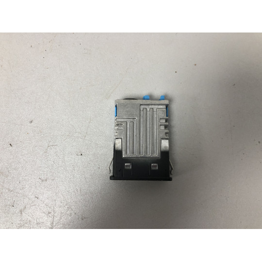 USB гнездо BMW 3 G20 84108711939 2019-