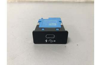 USB гнездо BMW 3 G20 84108711939 2019-