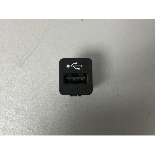 Гніздо USB BMW 3 G20 84109229294 2019-