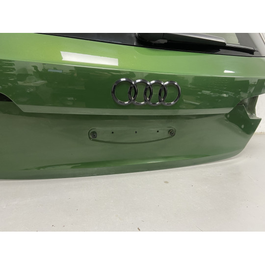 Крышка багажника AUDI A4 RS4 8W9827025D 2016-2022