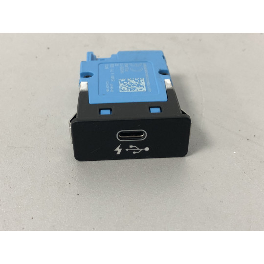 USB гнездо BMW X3 G01 84108711939 2021-