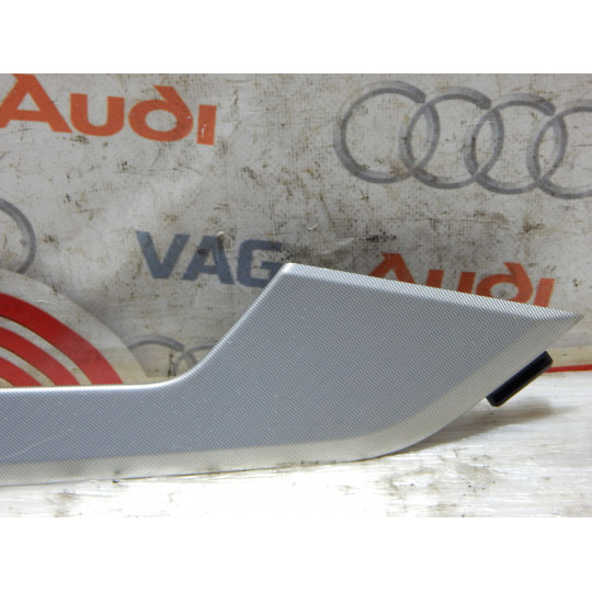 Накладка дверей AUDI A4 8W0867410 2016-2020