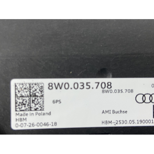 Разъем для подключения внешних аудио источников AUDI A4 8W0035708 2016-2022