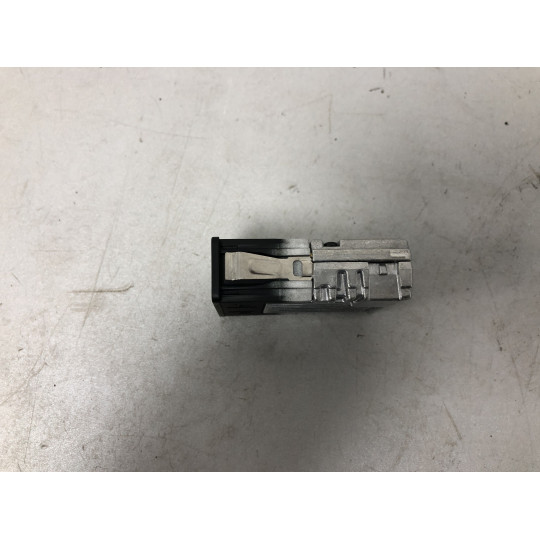 Гніздо USB подвійне BMW i4 G26 84108711938 2021-