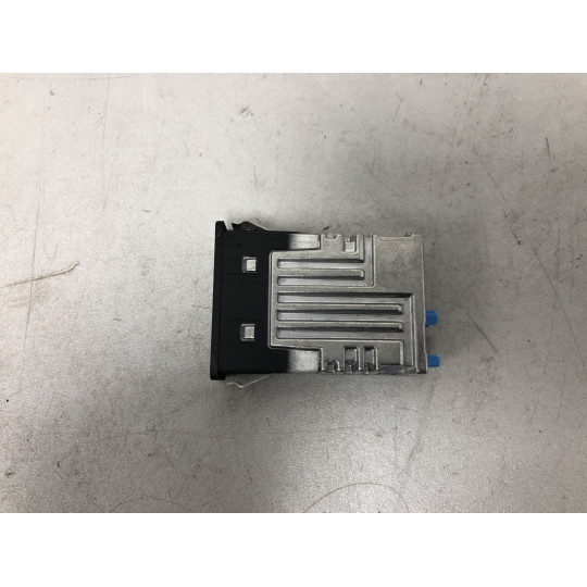 Двойное USB гнездо BMW i4 G26 84108711938 2021-