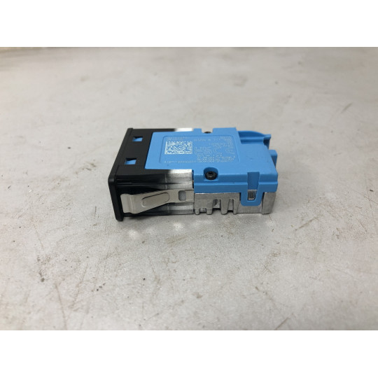 Гніздо USB BMW i4 G26 84108711939 2021-